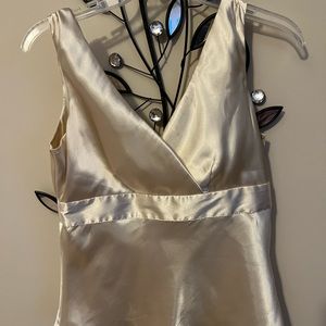 Chadwick’s Collection gold sleeveless v neck top size 6